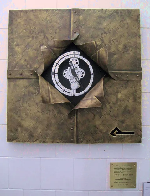 Wandrelief Uhr Schmiedebronze